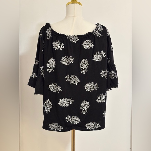 Black & White Top Size XL Floral Embroidery Bell Sleeve Peasant  Whimsigoth - Picture 2 of 8